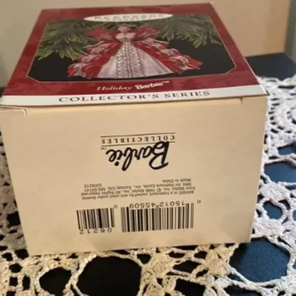 1997 hallmark collector series Barbie ornament - Picture 8 of 10